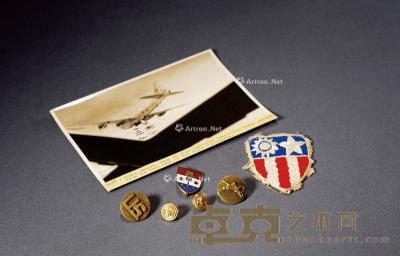  民国·美国飞虎队原版照片、章一组七枚 通长15–175mm