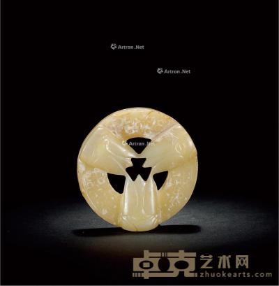  汉·黄玉镂雕三蝉形佩 直径5.9cm