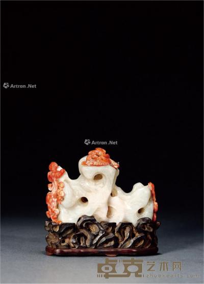  清·南红玛瑙巧雕螭龙纹山形笔架 带座高8.5cm；高7cm；长9.5cm