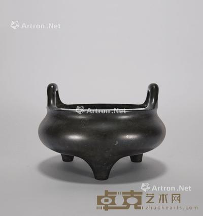  清 铜冲天耳三足炉 长14cm