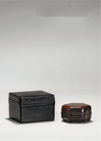  清·紫檀四方印泥盒及黄花梨葵形香盒 （一组两件）