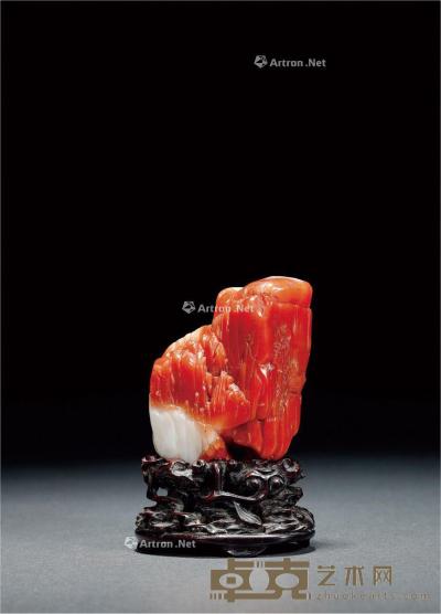  清·南红玛瑙巧色雕山形摆件 带座高10.7cm；高9cm