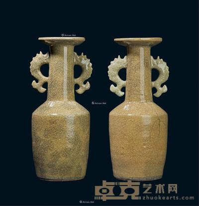 * 南宋 南宋早期黄釉龙泉窑双摩羯耳瓶 （一对） 高27.5cm；直径9.6；高27.6cm；直径29cm