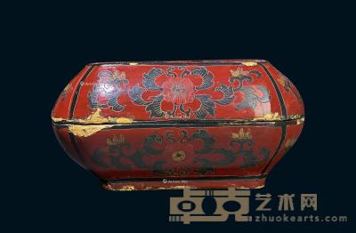 晚清～民国 花卉纹漆器盒 高8cm；长15.5cm