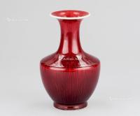  红釉瓶