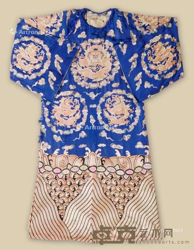 清代 蓝地刺绣龙袍 长96cm；高130cm