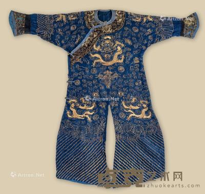  清代 蓝地纳纱金线刺绣龙袍 长139cm；高126cm