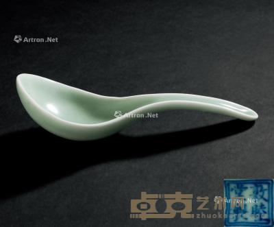  清代 豆青釉勺 长15.1cm 
