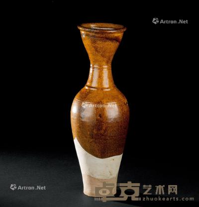  辽代 褐釉长颈瓶 直径11.9；高35.1cm