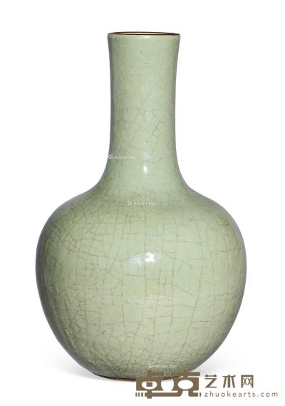 * 清中期 豆青釉天球瓶 高38.5cm