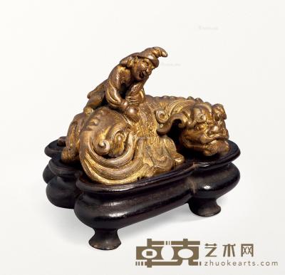 * 清早期 铜鎏金“胡人戏狮”镇纸 长6.5cm