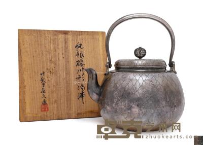  江户时期 初代竹影堂荣真造·樱川纹·银壶 高24cm；宽21.5cm