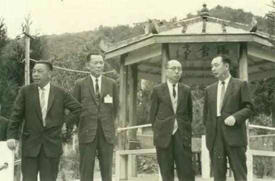 赵聚钰（右一）与蒋经国（左一）等在一起