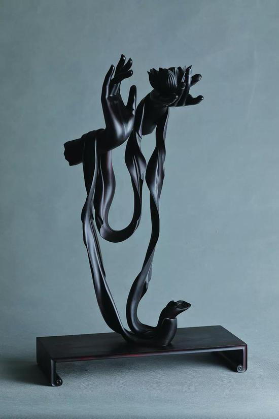 中国工艺美术大师 钟锦德  红木雕刻《圣洁》