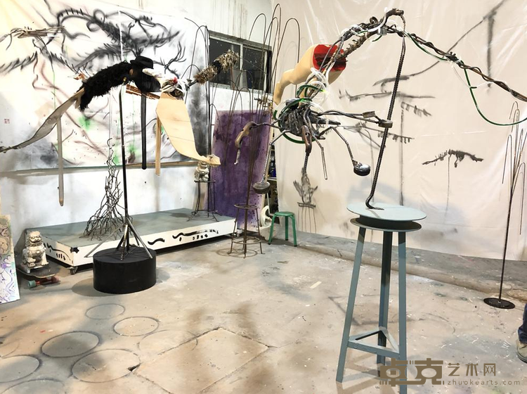 《平衡鸟6》 童昆鸟 尺寸可变 2018年 综合材料