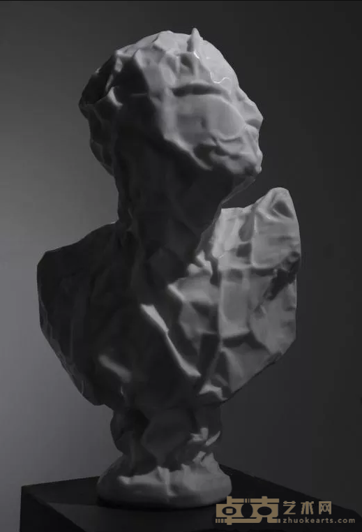 《大斗士》 刘水洋 45x60x73cm 2017年 雕塑、汉白玉