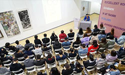 江苏省美术家协会副主席刘赦与艺术学院师生谈艺术
