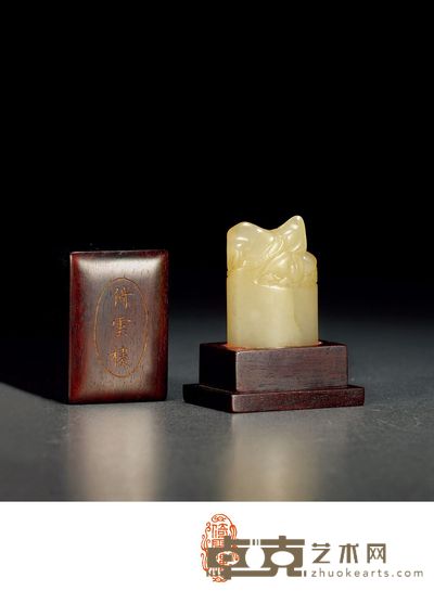 清乾隆·倚云楼款寿山田白石印 高5.2cm;长3cm;宽1.7cm