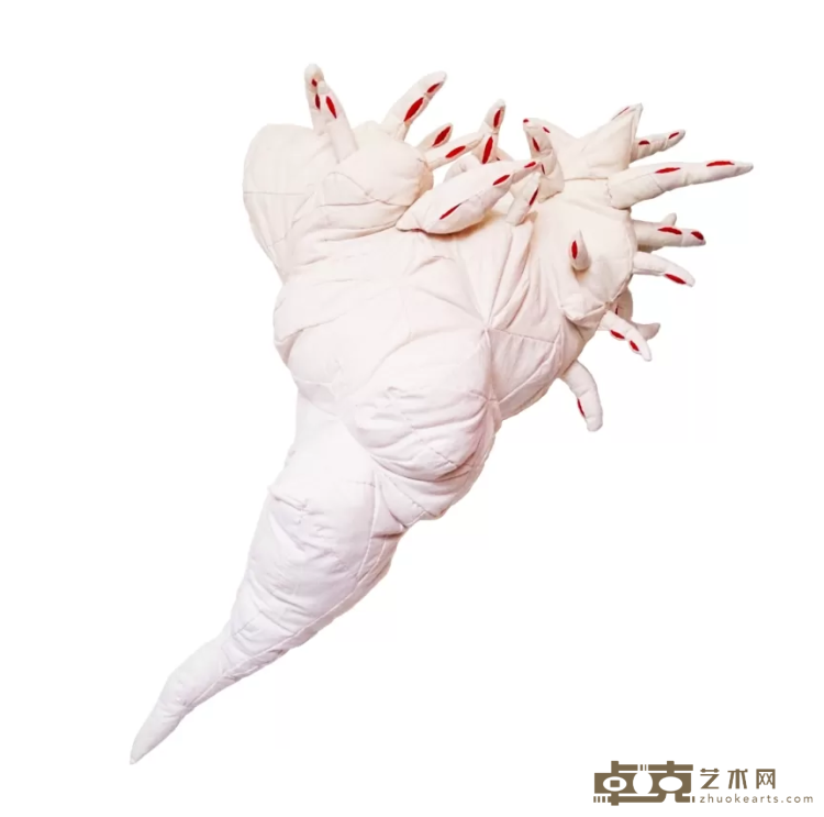 《欲望之兽》 颜靖 100x50cm 2018年 布料、棉纤维
