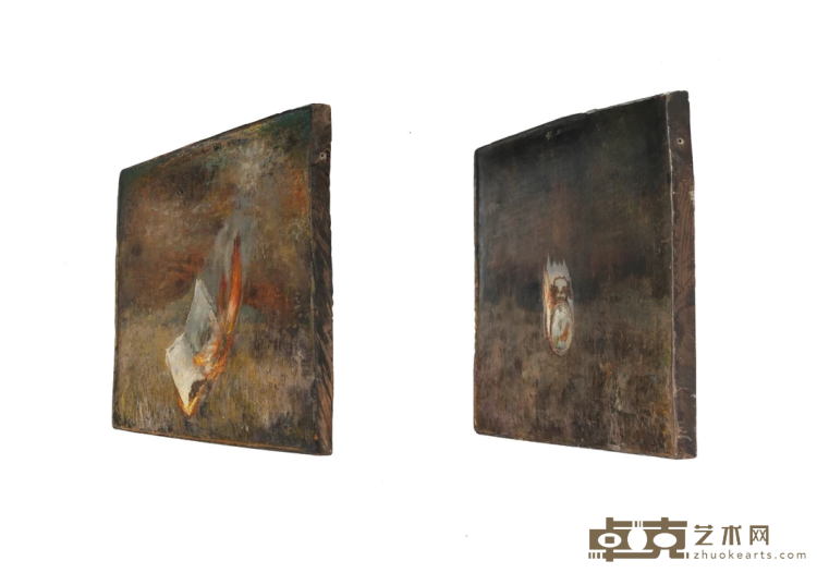 《左：燃烧的笔记本，A burning notebook,，右：外婆的闹钟，Grandma's alarm clock》 姚磊 70×88cm 2013年 ,油彩、铜金粉、汽油、花梨木,oil,bronze,gasoline,pear wood