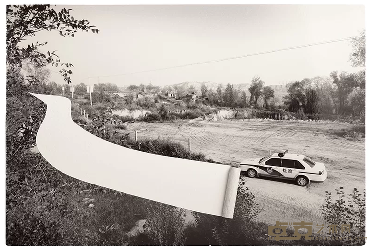 《卷起的路 The Rolled-up Road》 蔡东东 30x21cm 2016年 明胶卤化银照片 Silver gelatin print