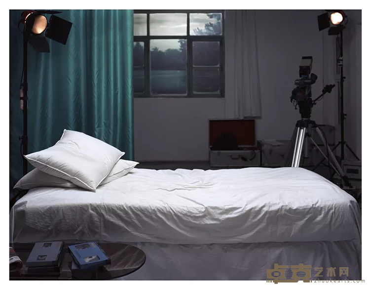 《床 Bed》 蔡东东 134x171cm 2010年 纯棉无酸纸微喷 Archival inkjet print