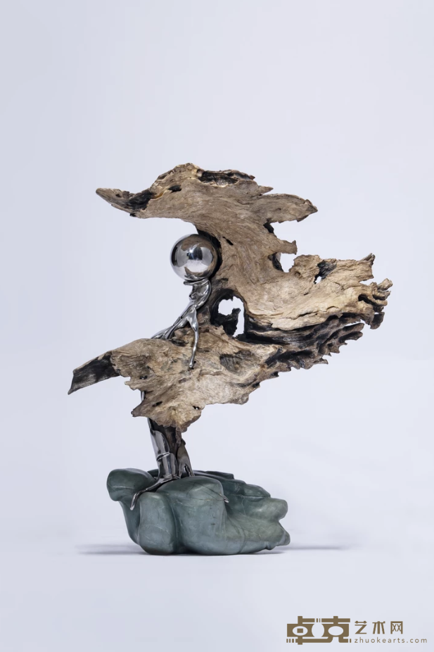 《蜕变·33》 傅新民 62x25x65cm 2012年 木、不锈钢、石