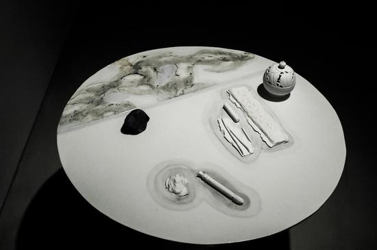 物质的关系-茶宴，80×80×70cm，2014，彭赞宾