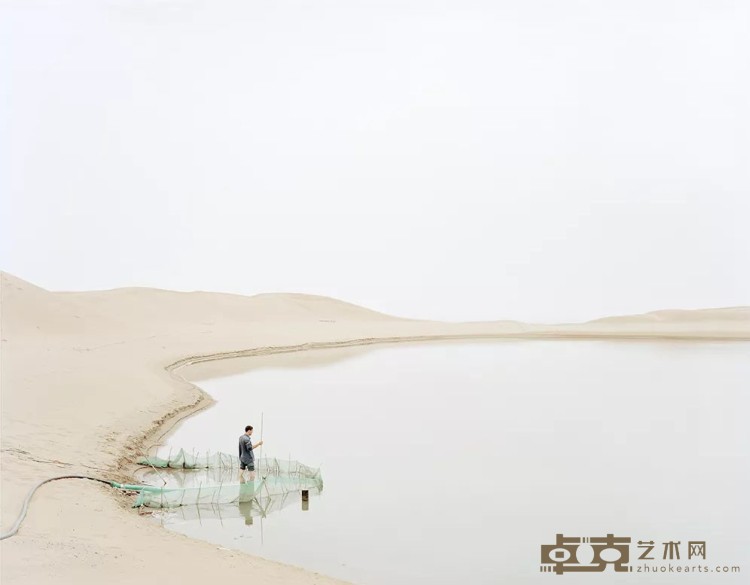 《向沙漠抽水的人》 张克纯 2011年
