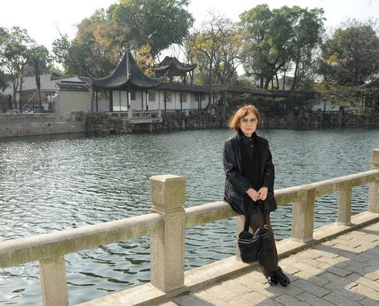 2012年，董蕾参加苏州美专师生12人展，回到苏州沧浪亭。