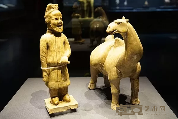 青釉牵骆胡人俑和骆驼俑