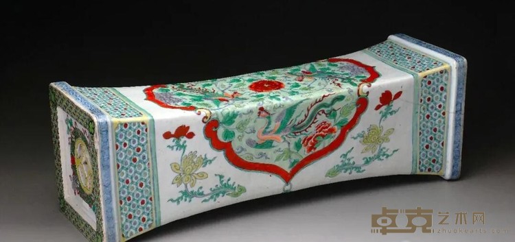 《景德镇窑斗彩开光凤穿牡丹纹枕》 长56cm，高18.5cm 清康熙