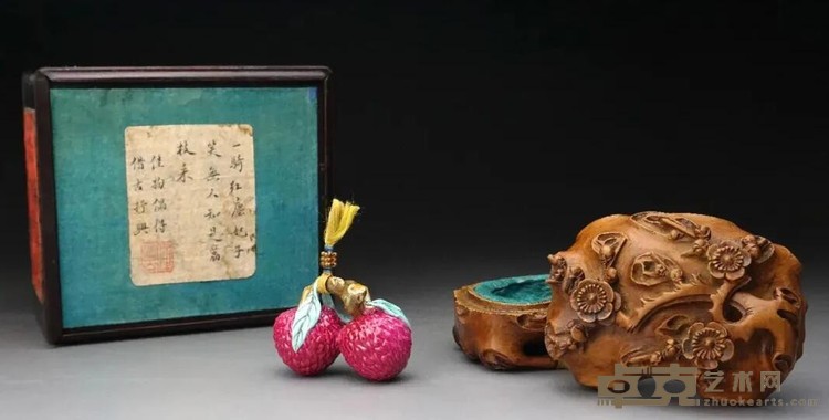 《景德镇窑粉彩仿生荔枝》 长6cm 清