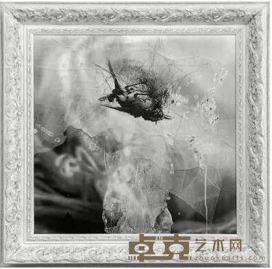 《蚕食-1》 管策 55x55cm 2019年 综合材料