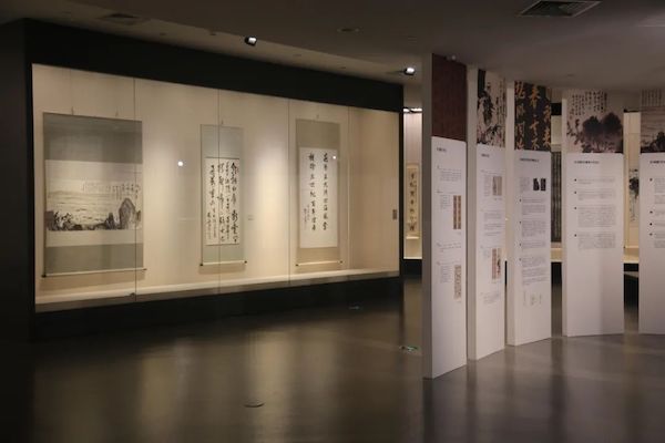 上海刘海粟美术馆馆四楼展厅，“文字证源——刘海粟书法研究展”现场