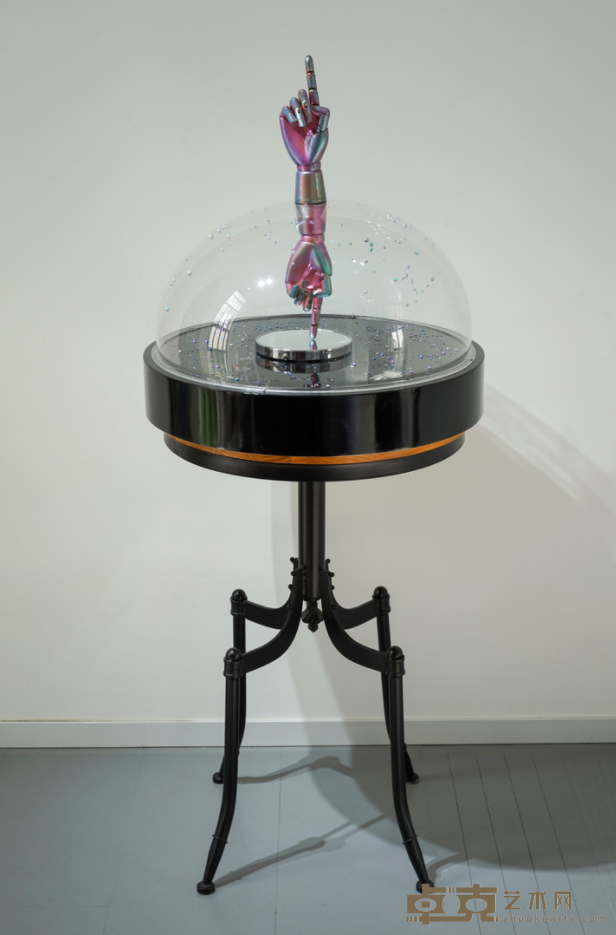 《指天指地》 孟涛 直径60cm 2017 综合材料