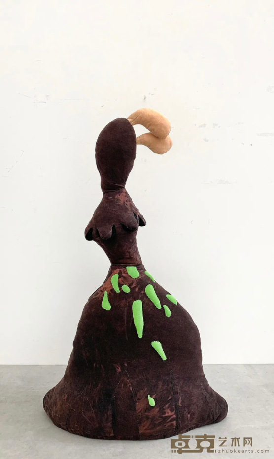 《我曾经以各种形态存在过 之我没错》 张天幕 91x55x28.5cm 2019年 棉布、棉线、填充棉、铁丝、决明子