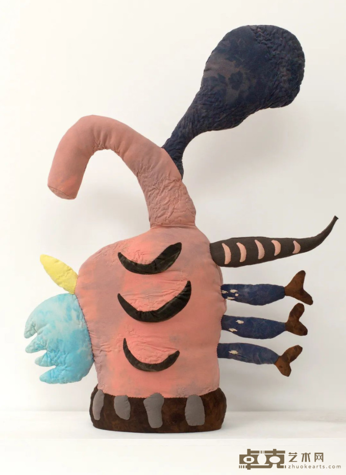 《我曾经以各种形态存在过 之我们是好朋友》 张天幕 109x86x31cm 2020年 棉布、棉线、填充棉、铁丝、发泡胶