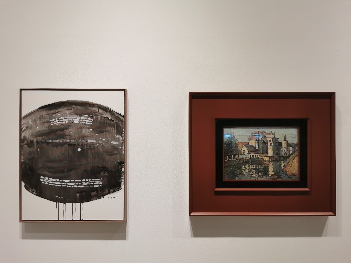 展出的两件余友涵作品可见其风格的变化