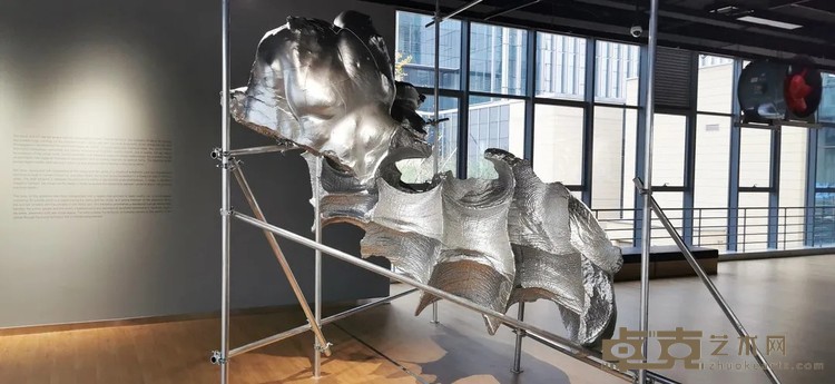 《云中花园-折枝之一》 隋建国 2020年 光敏树脂3D打印及钢管结构