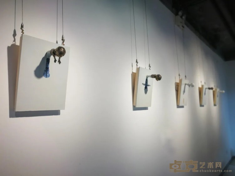 《影子》 李纯 20x30x25cm 2019年 综合材料 陶、木、树脂