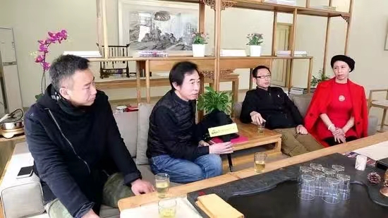 ”一花独秀“个展研讨会上开幕嘉宾艺术家李孝萱发言
