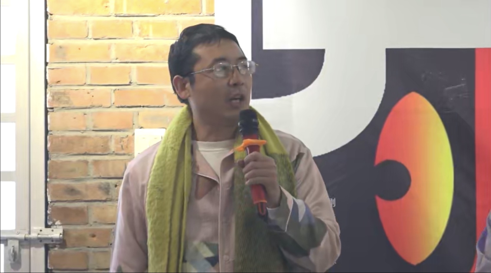 烎/2024中国宋庄（国际）当代艺术跨年展，艺术家包伟开幕致辞