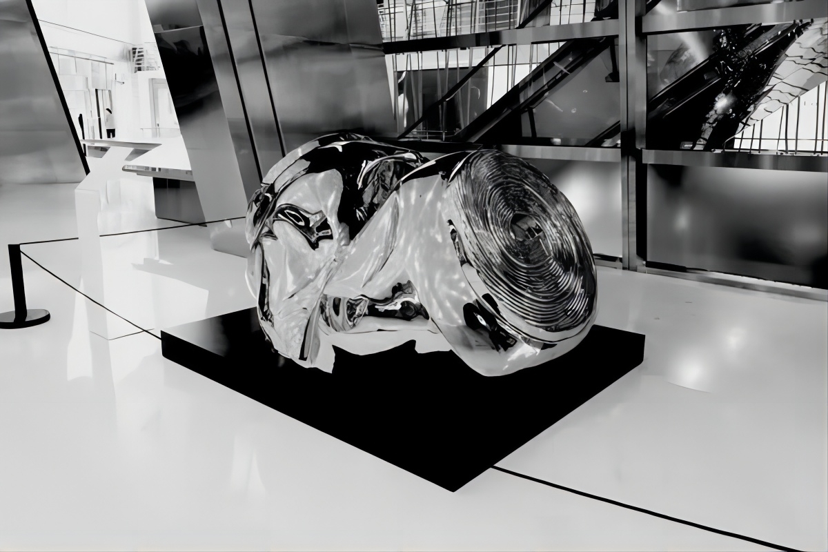 【展览+】雕塑《e拉罐》落位华贸中心
