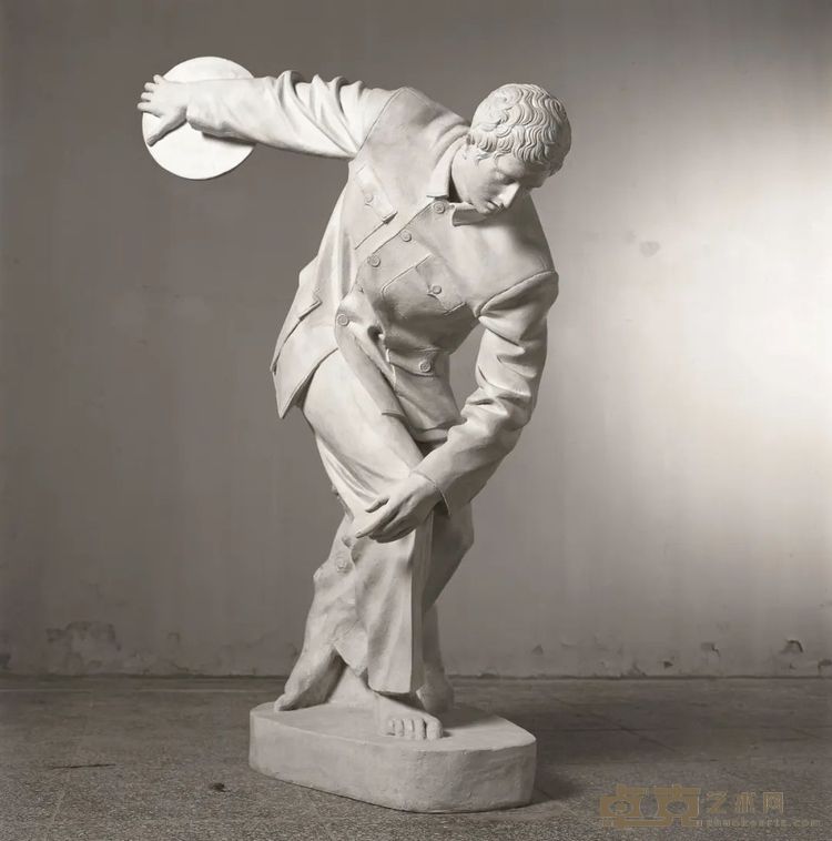 隋建国，《掷铁饼者》大理石雕刻，高172cm，1998，该作品被大英博物馆收藏