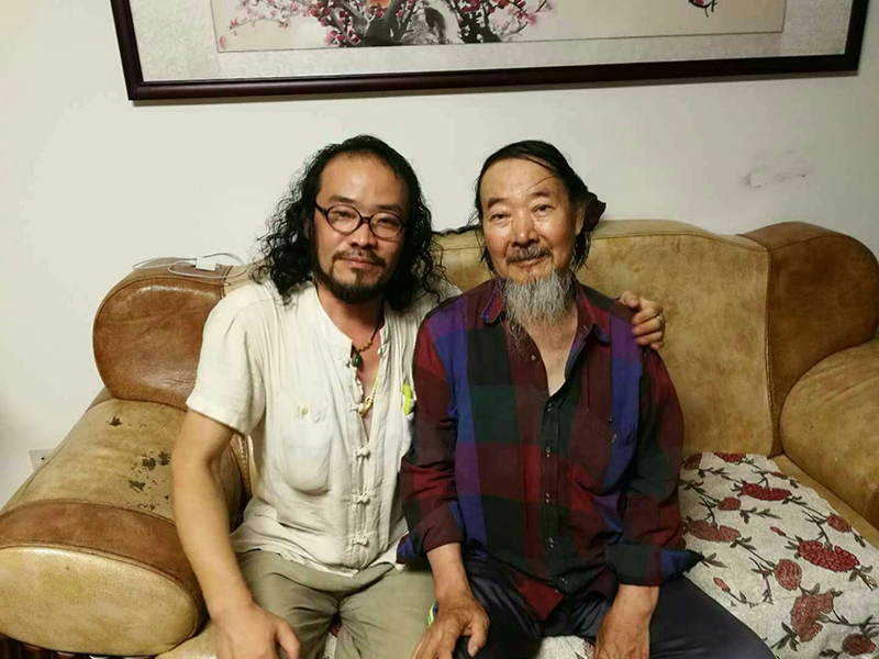 与著名雕刻家段俊老师合影.