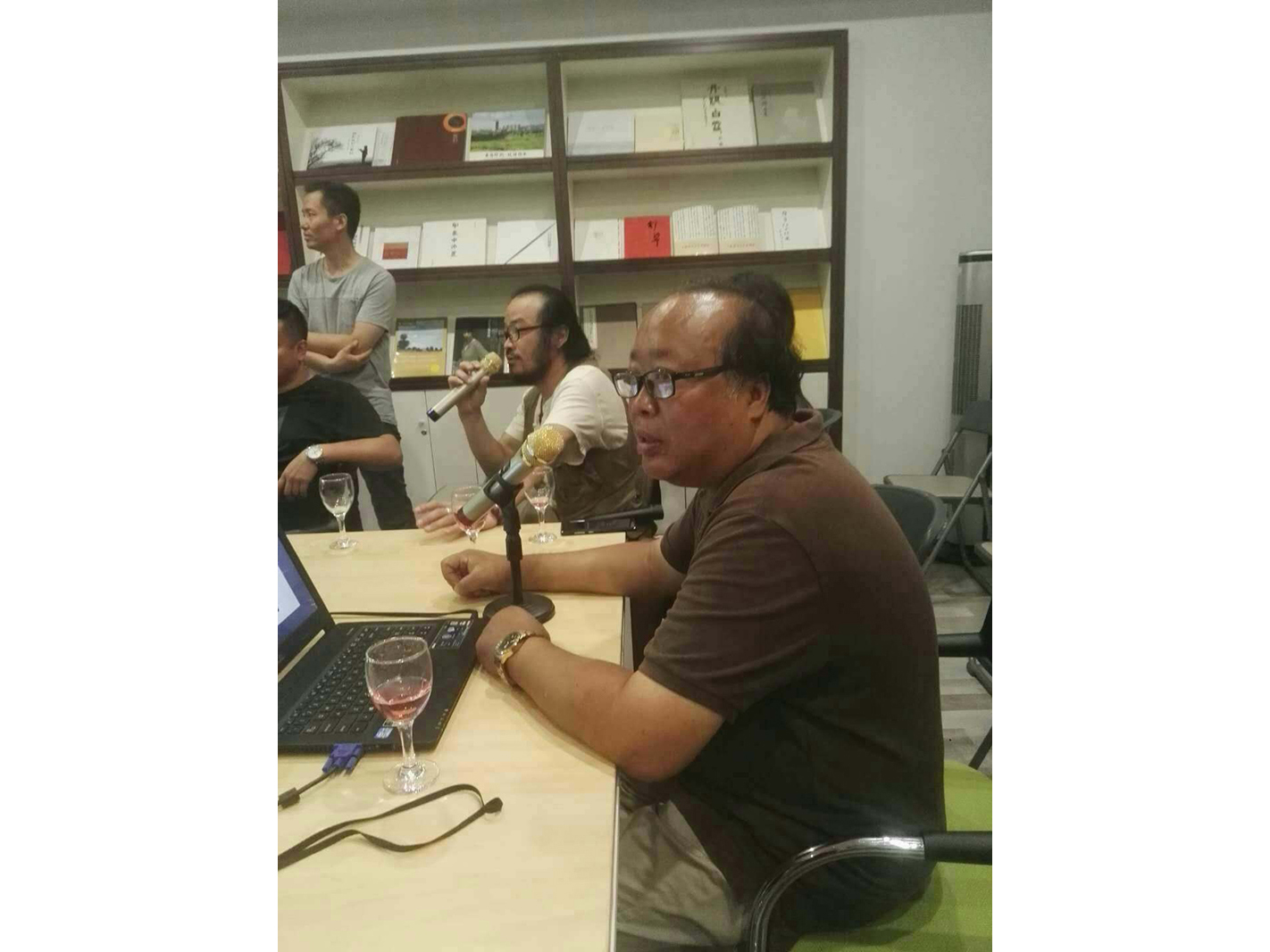 在旅美画家赵海的个展研讨会上发言