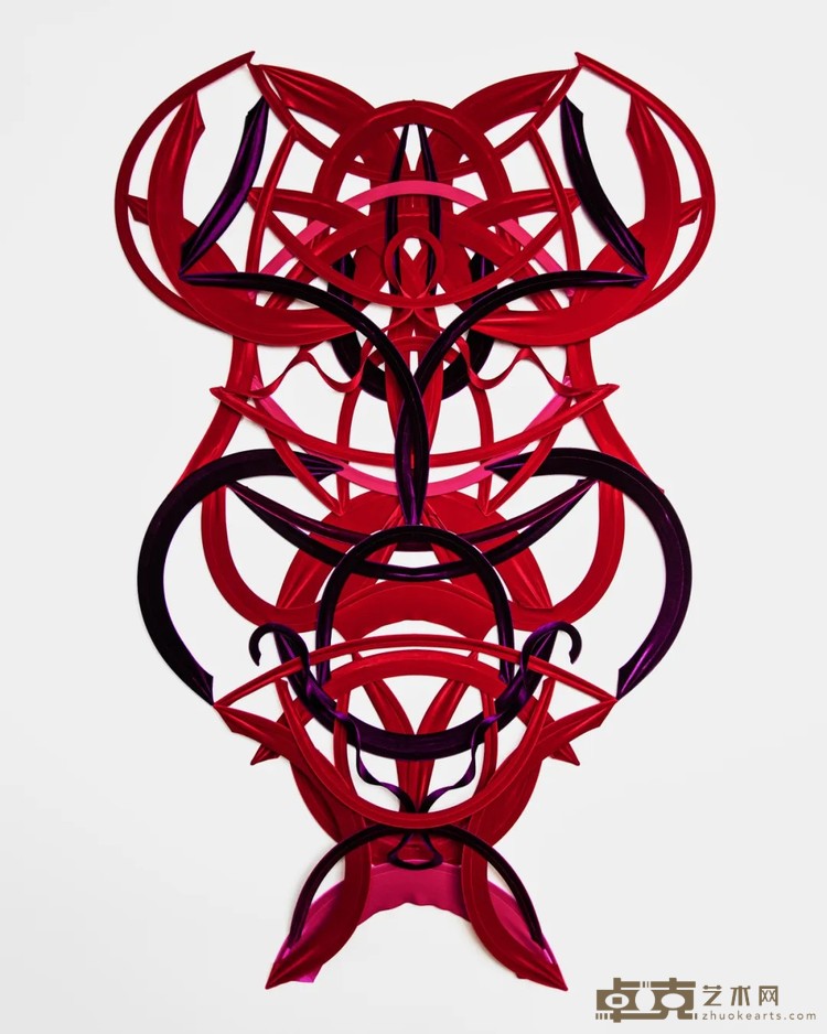 《禅_丰盈》，天鹅绒面料、聚酯骨、塑料杆，223 × 141 × 13 cm，2024
