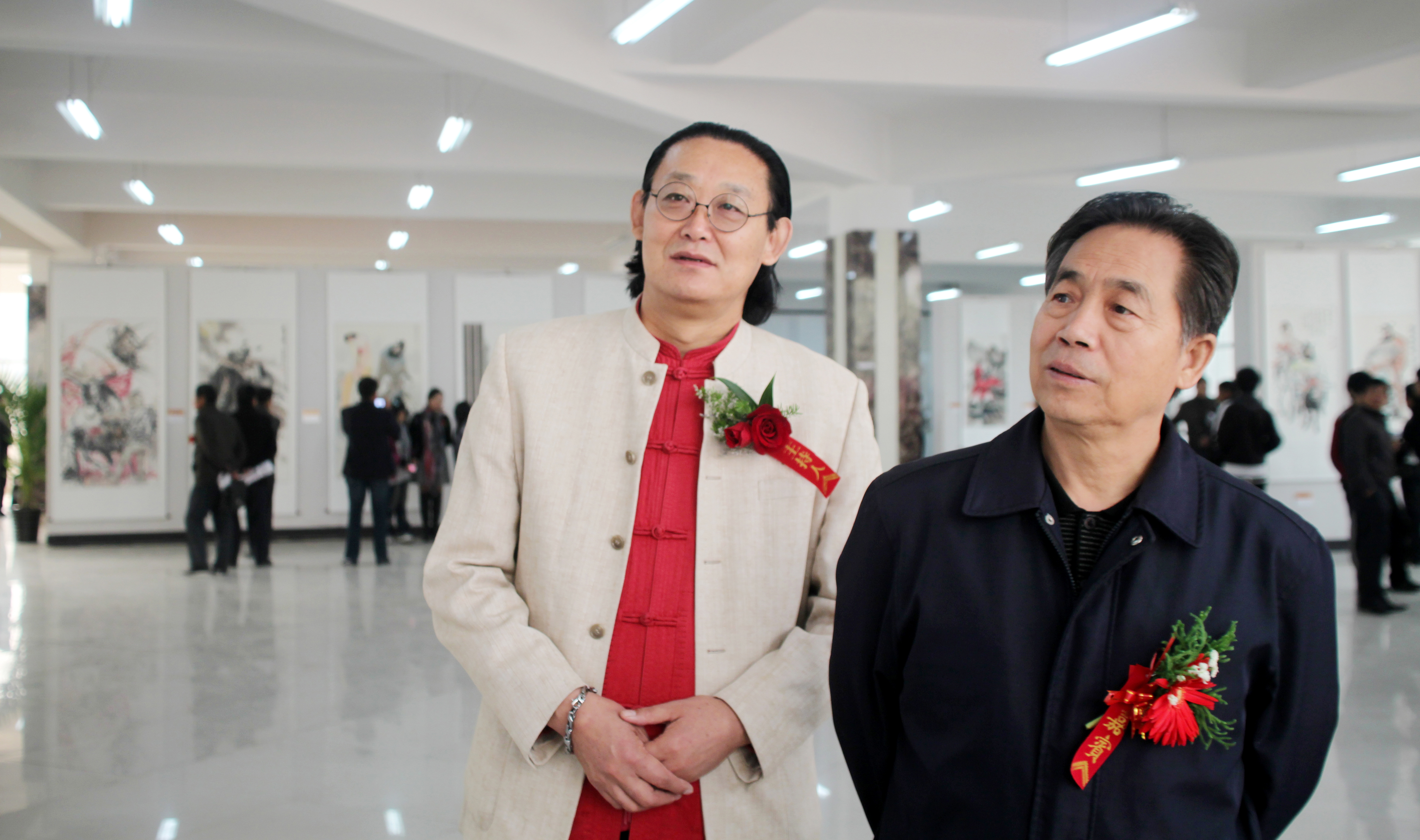 陪同常克仁观看画展