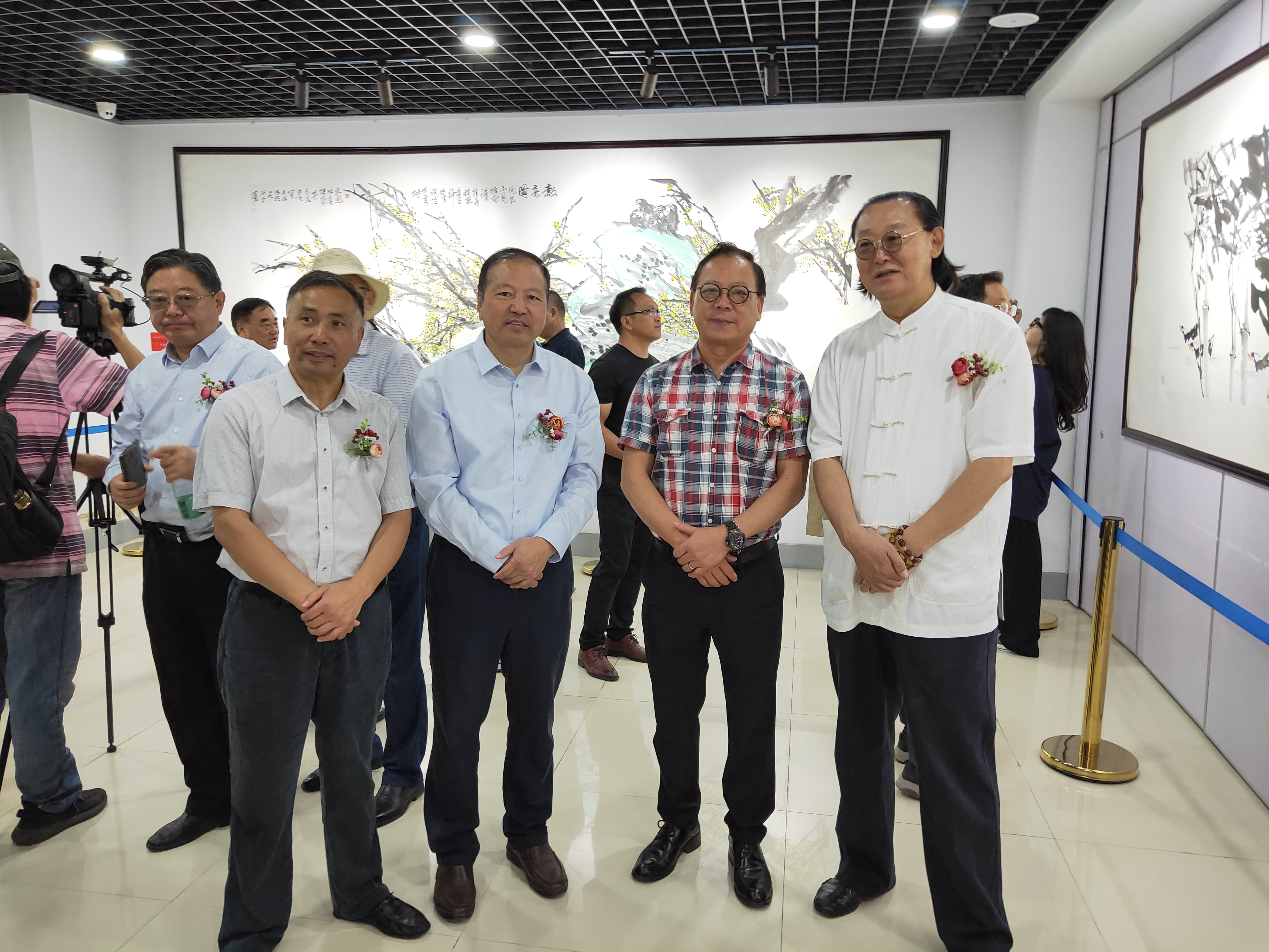 刘江颍 杨国新 魏建华参观陈光林画展